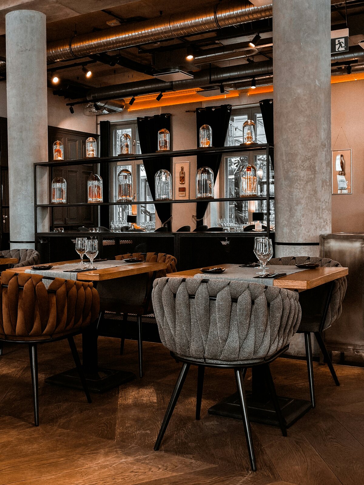 SAVOR Restaurant Dining Room Ambiance